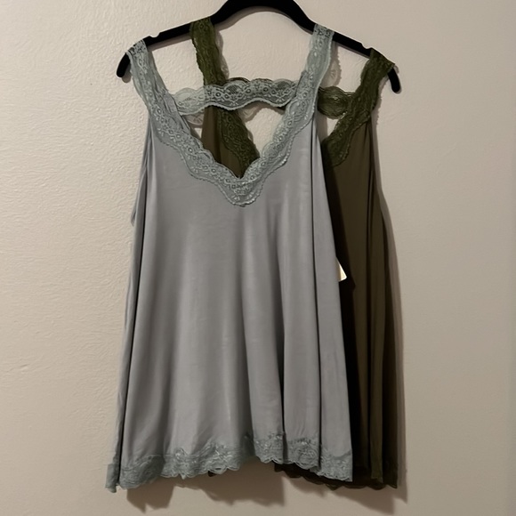 La Miel tank tops in green and light blue with lace straps and trim - Picture 15 of 15